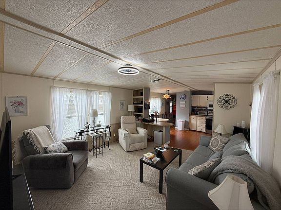 5th image of 21 Morganthau Dr