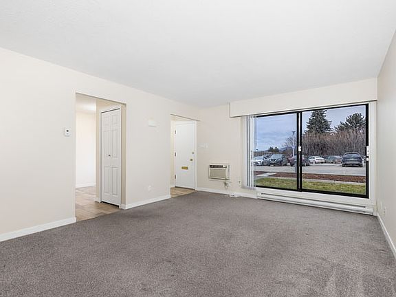 3rd image of 293 Arrowstone Dr