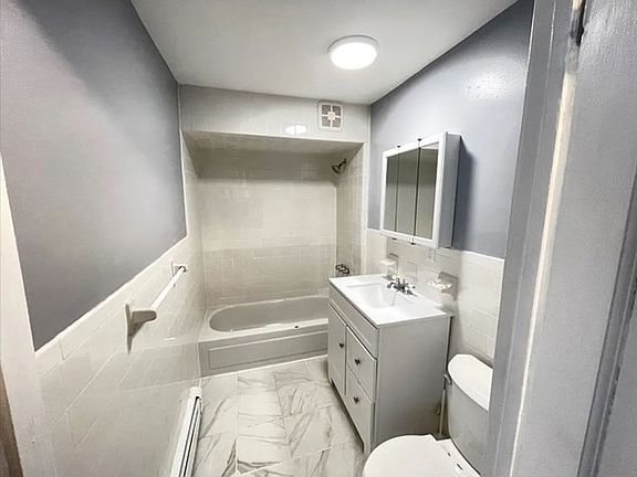 4th image of 617 Halsey St Floor 1
