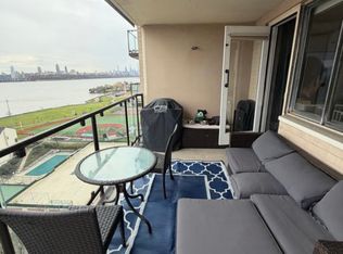 1203 River Rd, Edgewater, NJ 07020