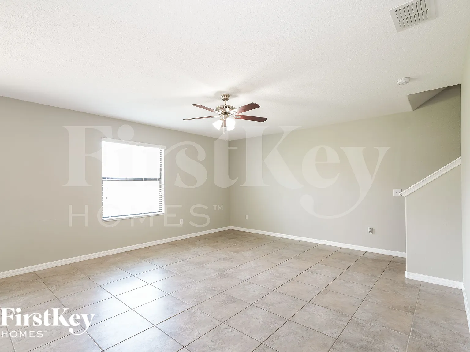4 bed, 2.0 bath, 2584 sqft, $2,590 — Photo 2