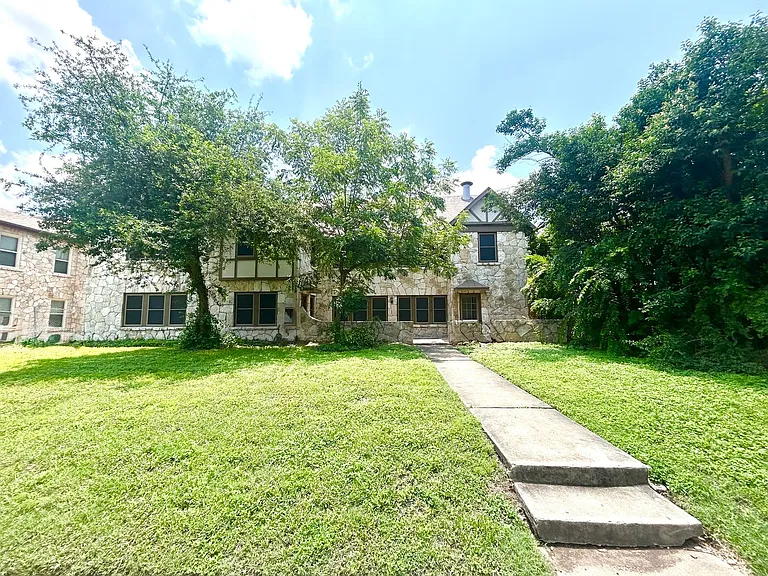 218 E Rosewood Ave — Photo 25