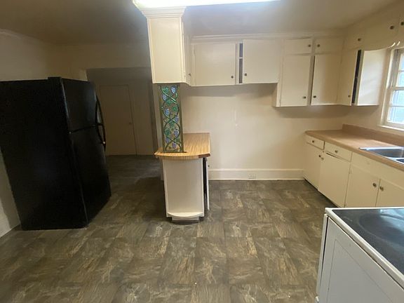 3rd image of 510 Jordan St