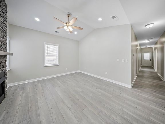 4th image of 403 Voorheis St