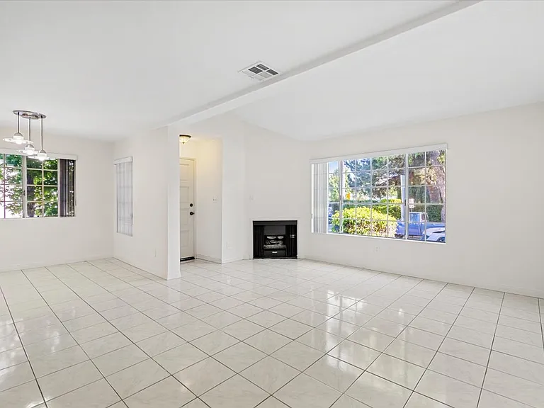 200 E Windsor Rd #1 — Photo 4