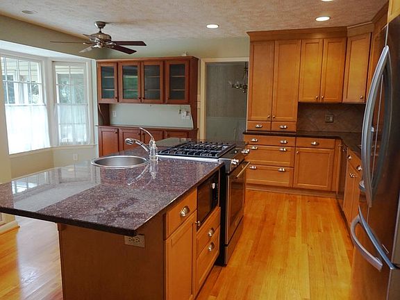 5th image of 216 Kalmia Forest Dr