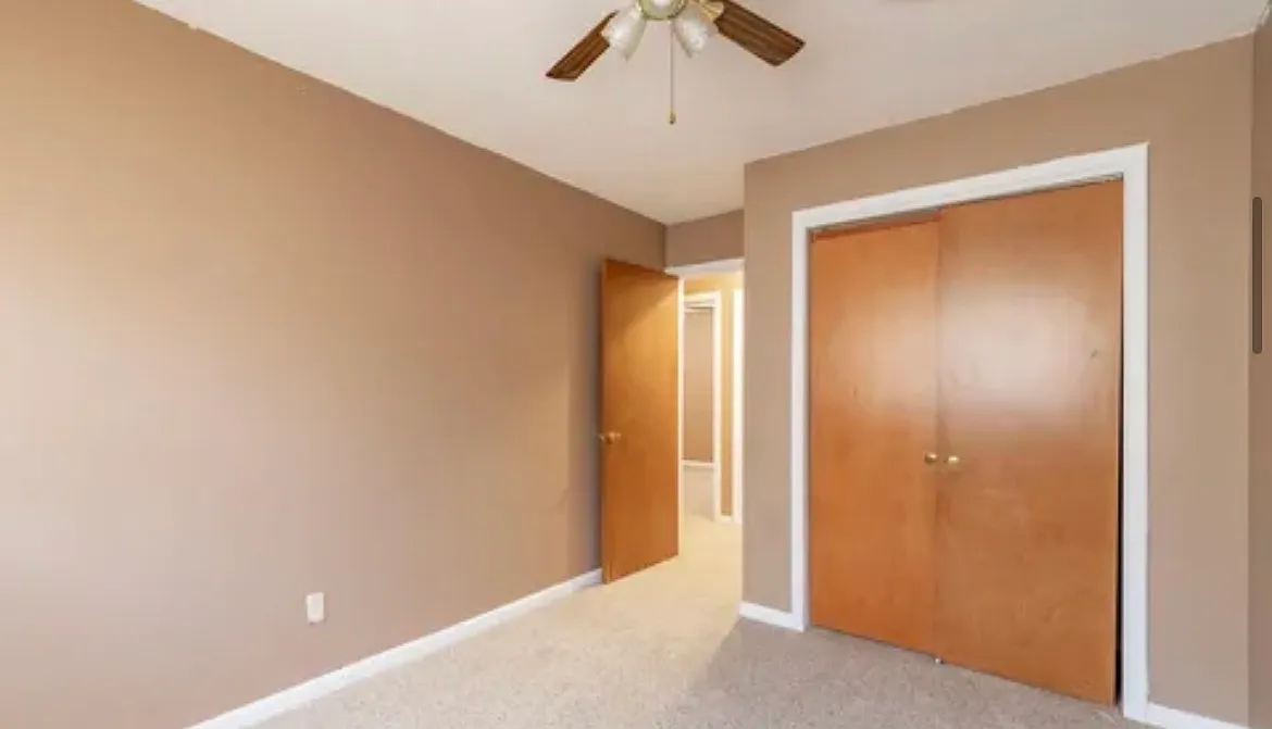 3 bed, 1056 sqft, $2,400 — Photo 3