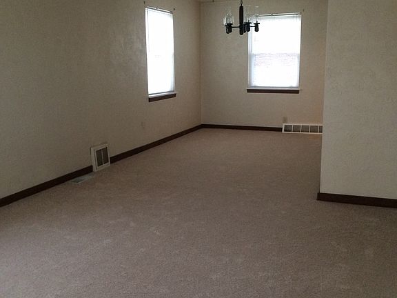 living room/dining 