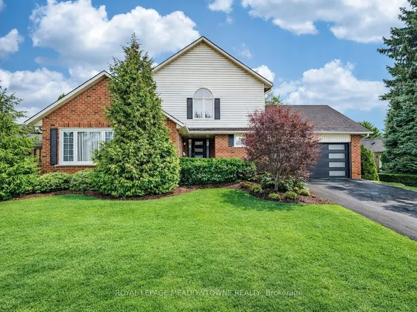 8 Wadsworth Cir, Brampton, ON L6Z 1W7