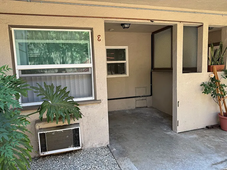 331 E Live Oak St — Photo 20