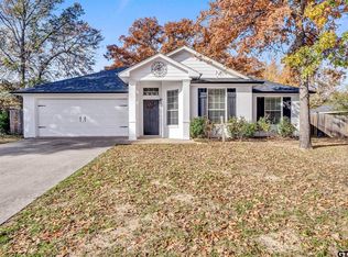 414 Molly Ln, Lindale, TX 75771