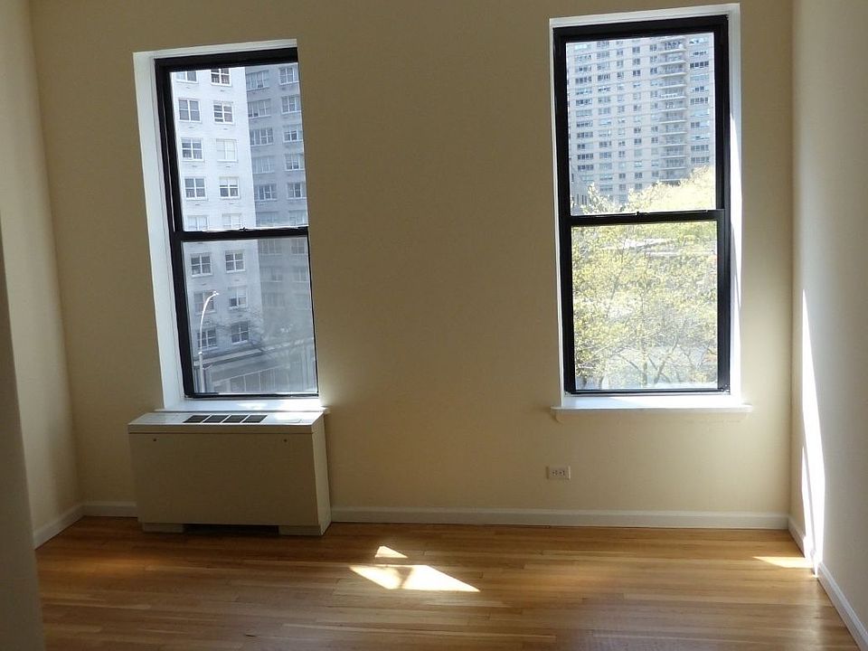 1st image of 2020 Broadway APT 4D