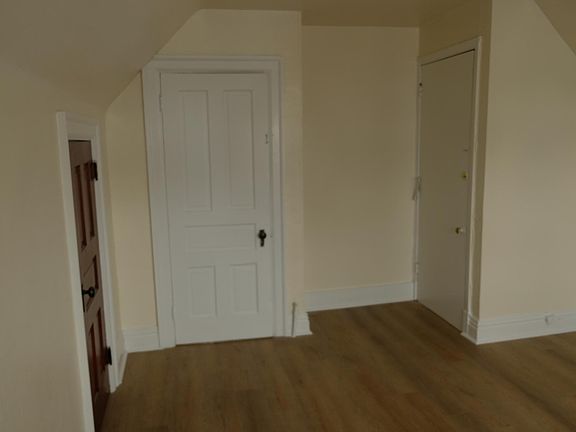 4th image of 573 Auburn Ave #4