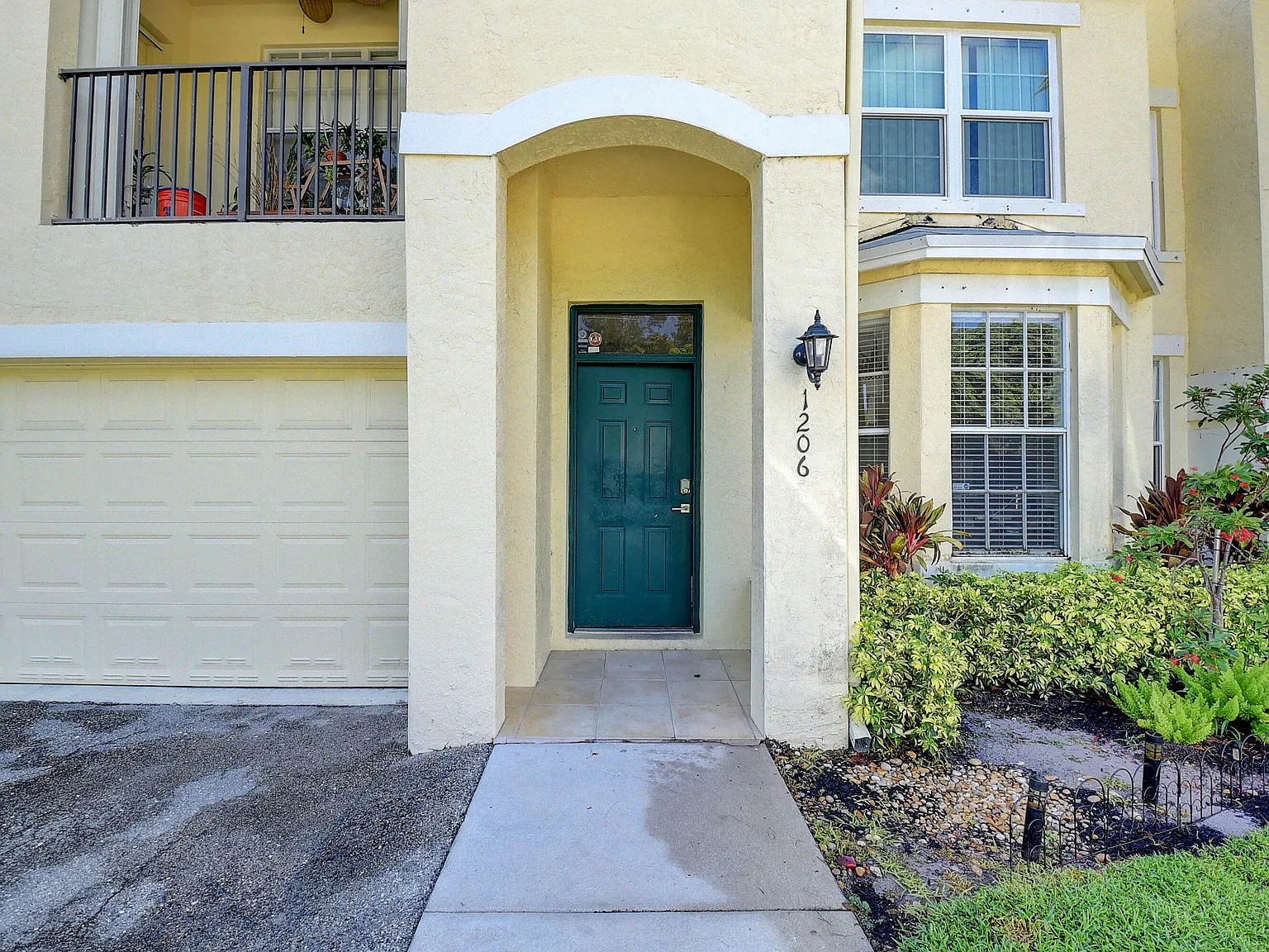 2 bed, 2.0 bath, 1353 sqft, $2,700 — Photo 2