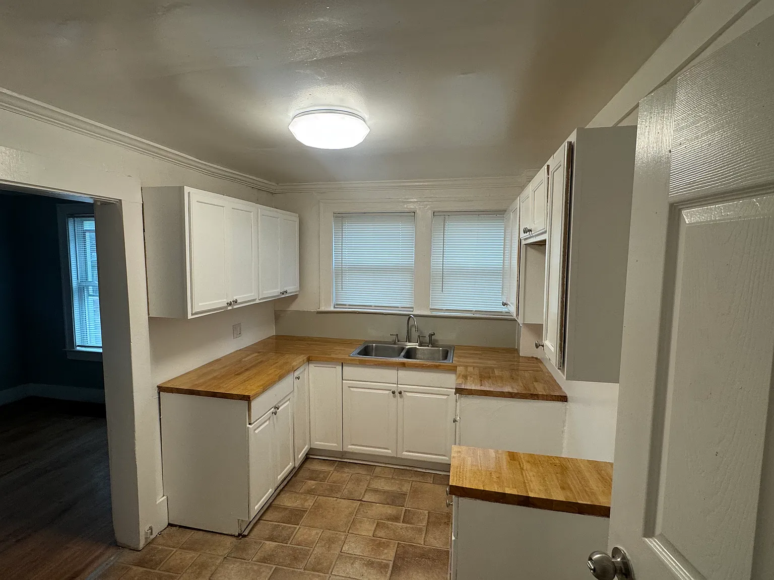 2 bed, 1200 sqft, $1,150 — Photo 3