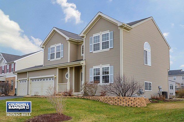 Great Neighborhood, Covered Porch & 3 car garage!