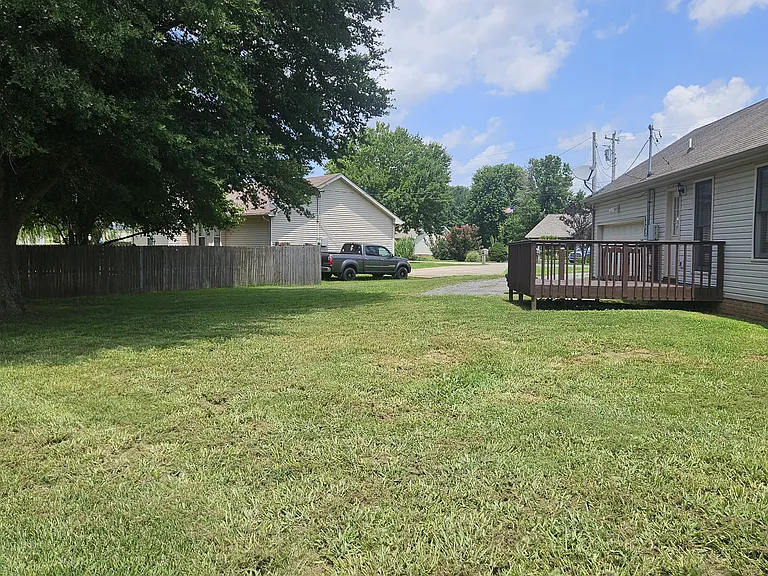 620 Flower Dr — Photo 15