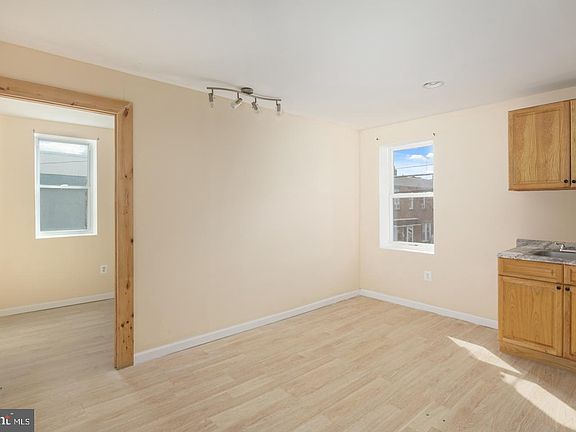 5th image of 801 E Willard St #2