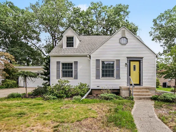 3554 McCracken St, Norton Shores, MI 49441