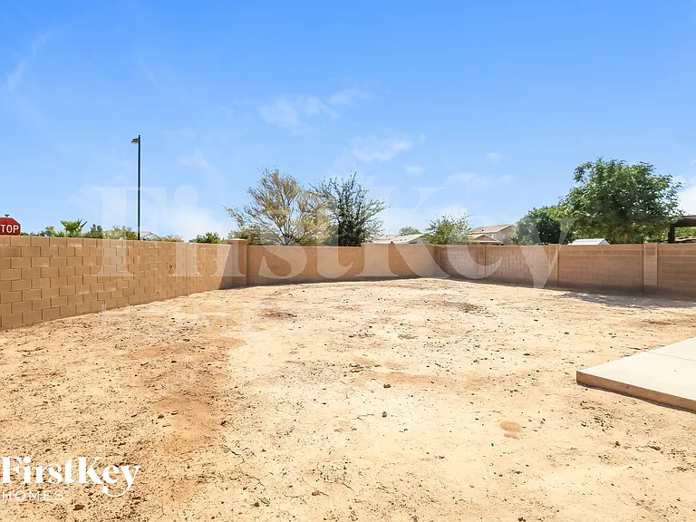 1422 E Penny Ln — Photo 14