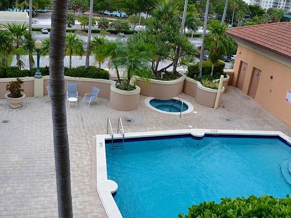 3rd image of 17555 Atlantic Blvd APT 1008