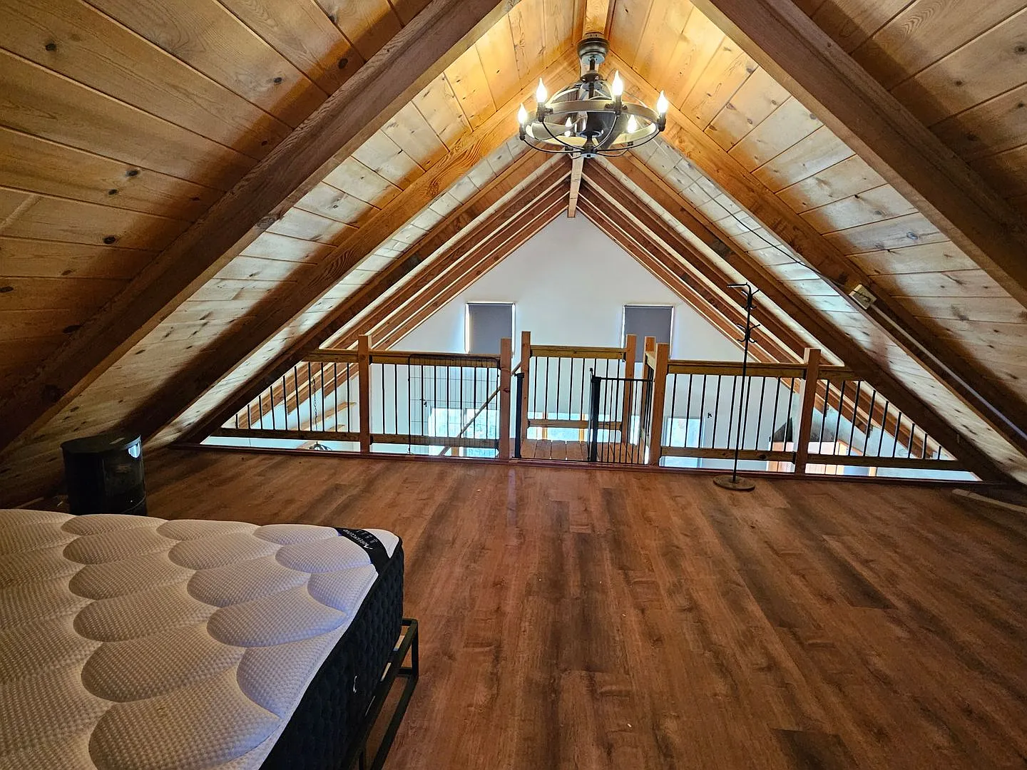 Pinon Pines-Cozy 1-Bedroom with loft Cabin Retreat with Scenic Views — Photo 3