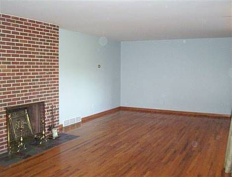 3rd image of 1553 Pemberton Dr