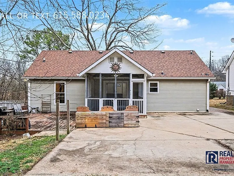 7184 Chester Rd — Photo 18