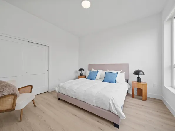 17 Avenue East image 20 of 57