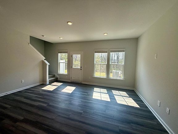5th image of 902 Plum Creek Pl