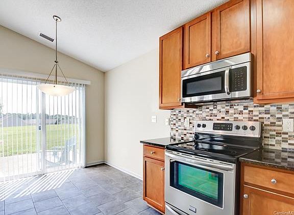 4th image of 3322 Alderpoint Ln