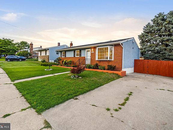 3rd image of 1449 Pleasantville Dr