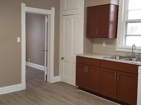5th image of 808 S B St