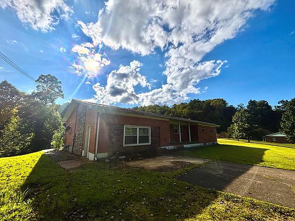 3rd image of 2367 Beckwith Rd