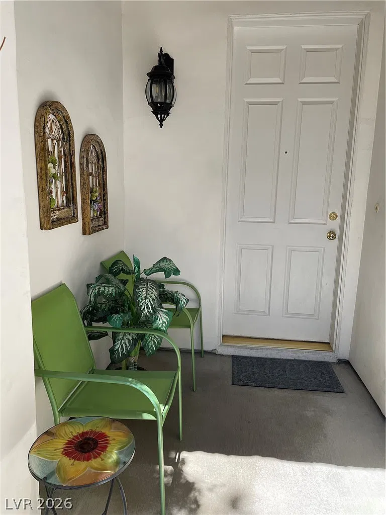 3 bed, 2.5 bath, 1611 sqft, $2,100 — Photo 2