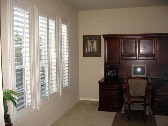  STUDY OR FORMAL LIVING AREA