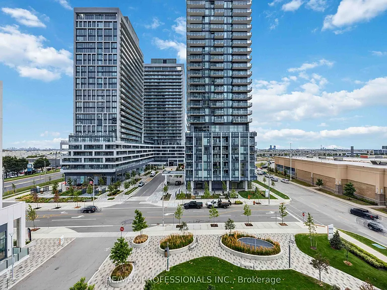 9000 Jane St #522 — Photo 33
