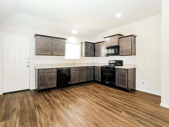 3rd image of 1048 Burkes Ridge Trl