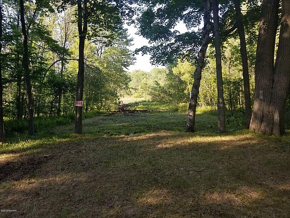 2nd image of 4784 Beech Dr