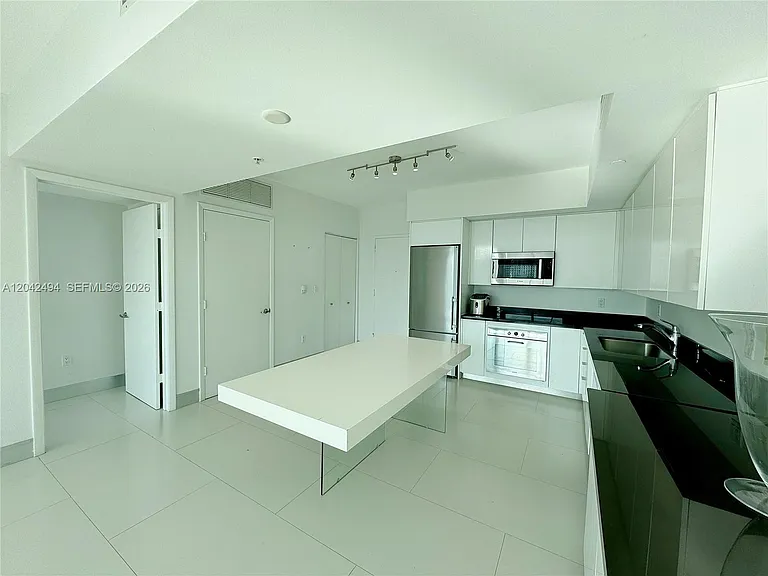 92 SW 3rd St #3912 — Photo 10