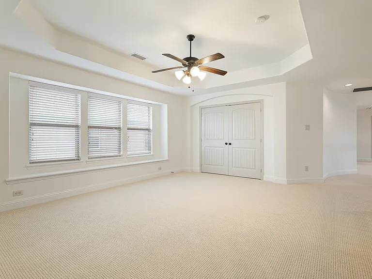 1040 Edgefield Ln — Photo 17