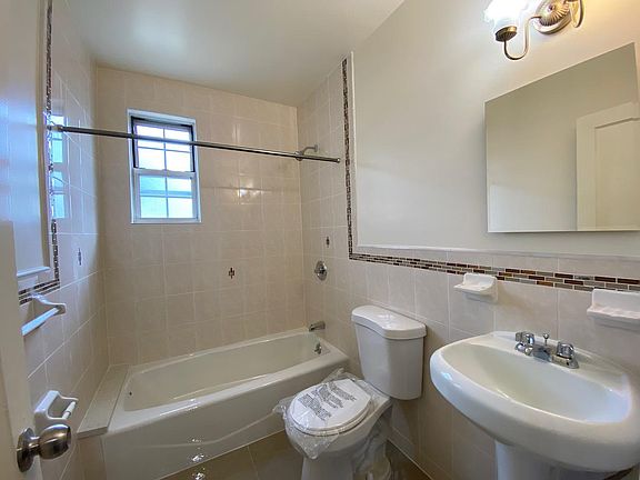 3rd image of 14104 77th Ave #79A