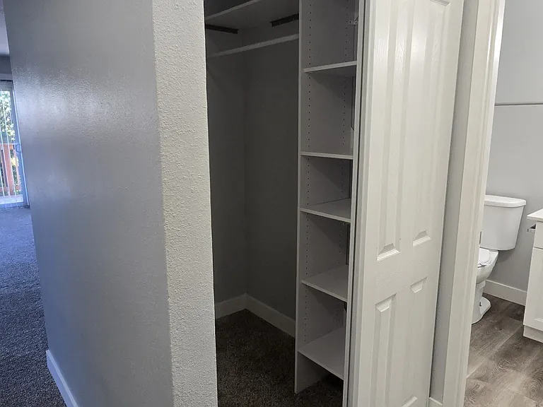 Camille Court Apartments — Photo 10