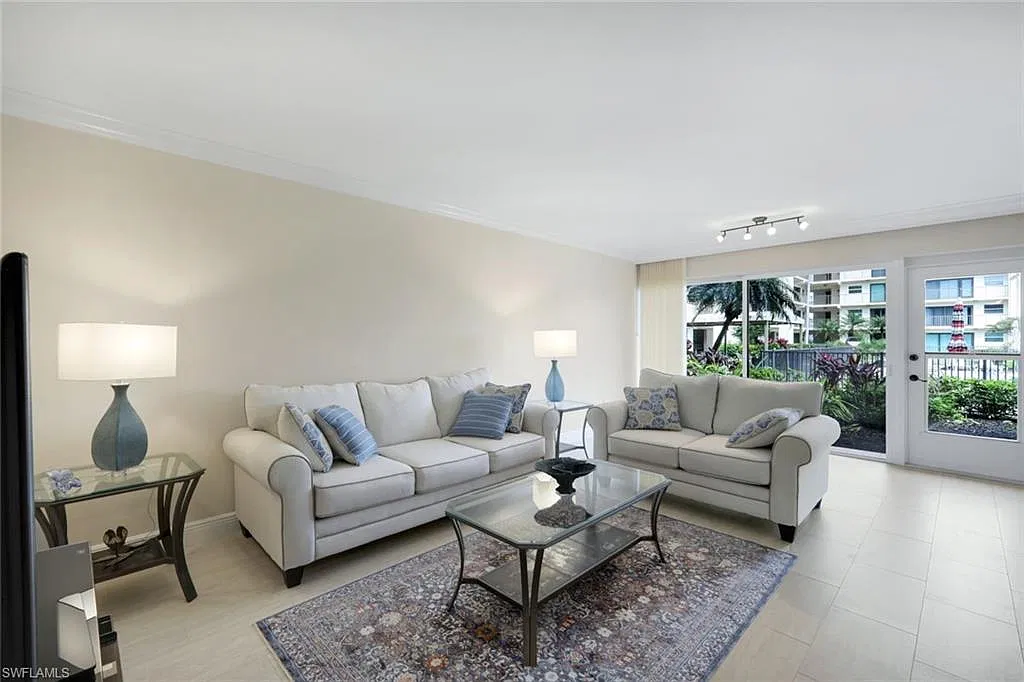 2 bed, 2.0 bath, 1116 sqft, $7,200 — Photo 3