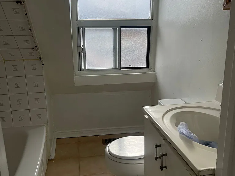 700 Brock Ave — Photo 11