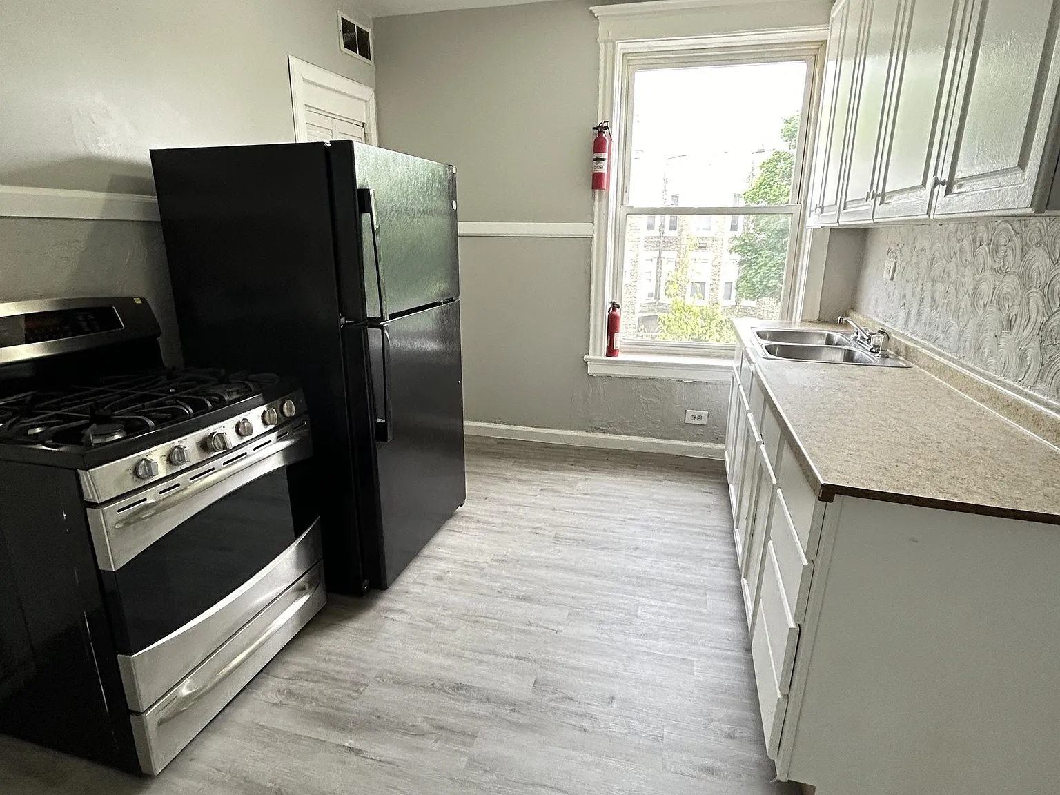 6100 S Green St/841 W 61st St - N — Photo 4