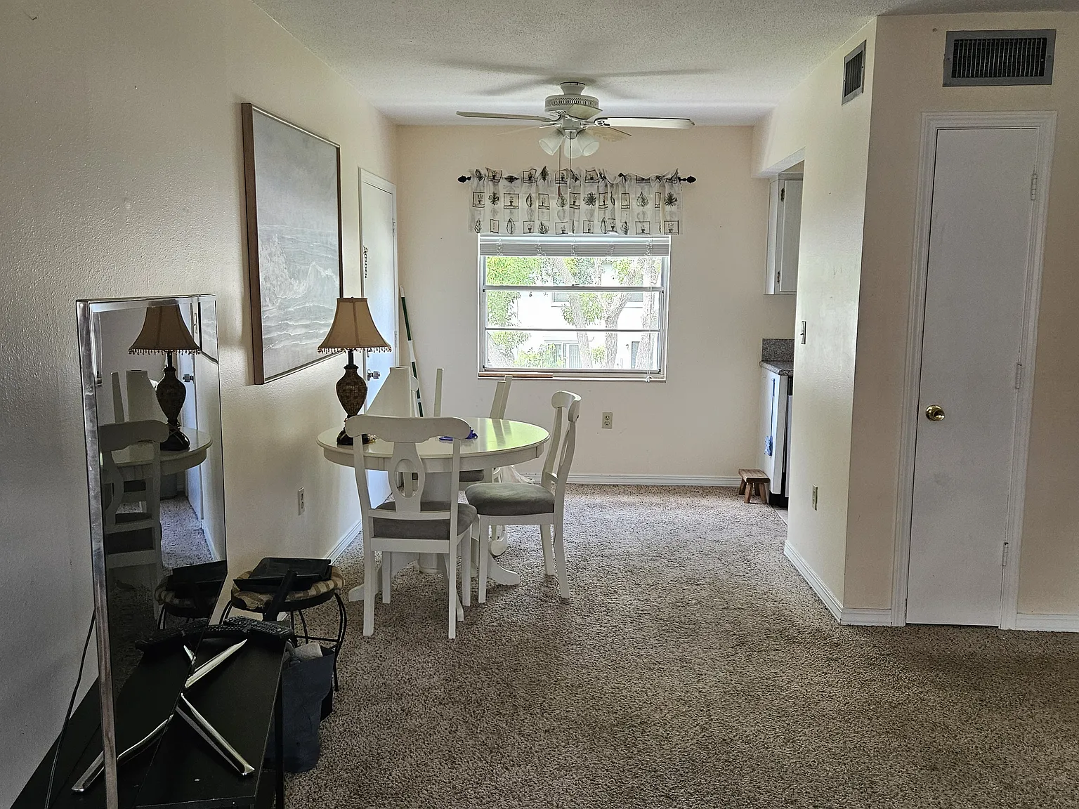 1 bed, 720 sqft, $1,800 — Photo 3
