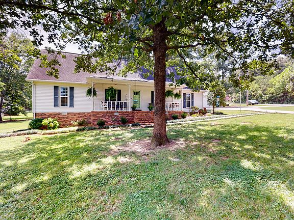 5th image of 201 Longwood Dr