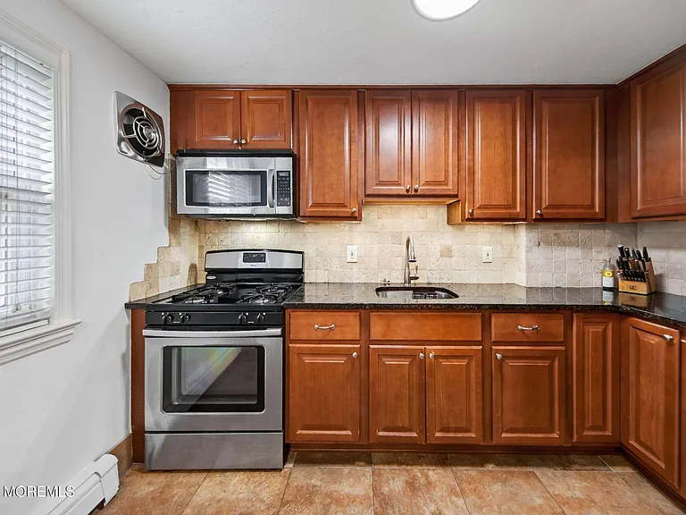 11 Manor Dr #111 — Photo 12