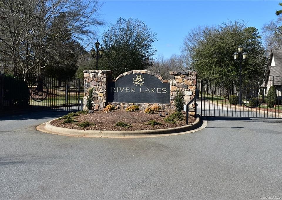 1st image of 8124 Bayview Ln